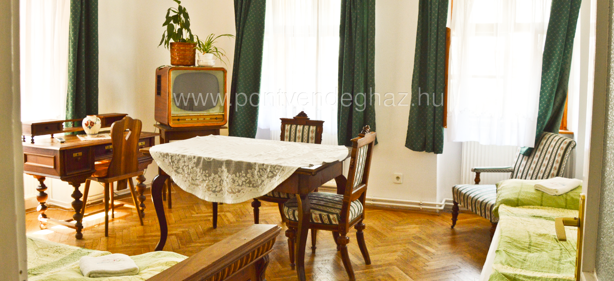 Két lakosztályt és öt vendégszobát